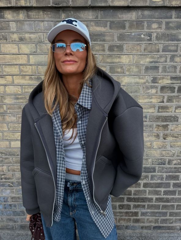 Street style inspiracija kako kombinirati ljetnu i jesensku odjeću