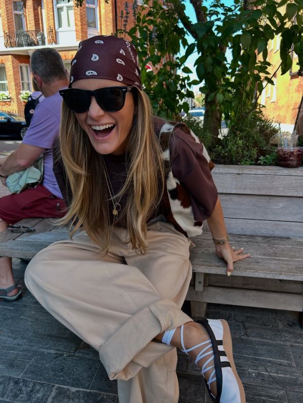 Street style inspiracija kako kombinirati ljetnu i jesensku odjeću