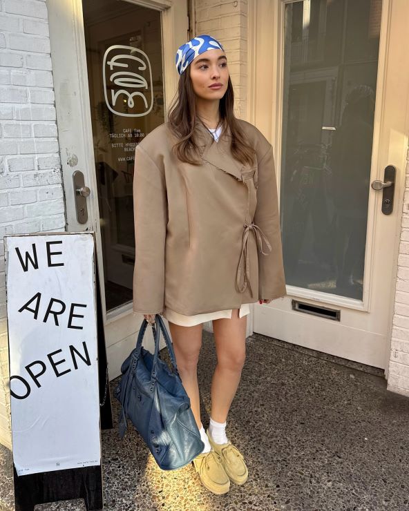 Street style inspiracija kako kombinirati ljetnu i jesensku odjeću