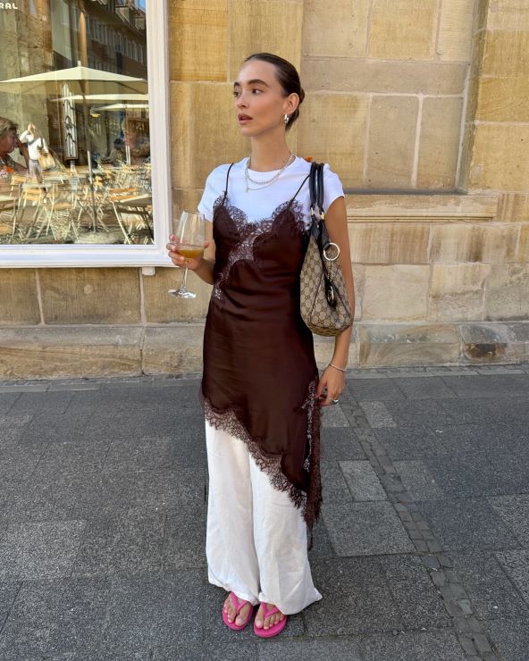 Street style inspiracija kako kombinirati ljetnu i jesensku odjeću