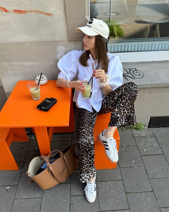 Street style inspiracija kako kombinirati ljetnu i jesensku odjeću