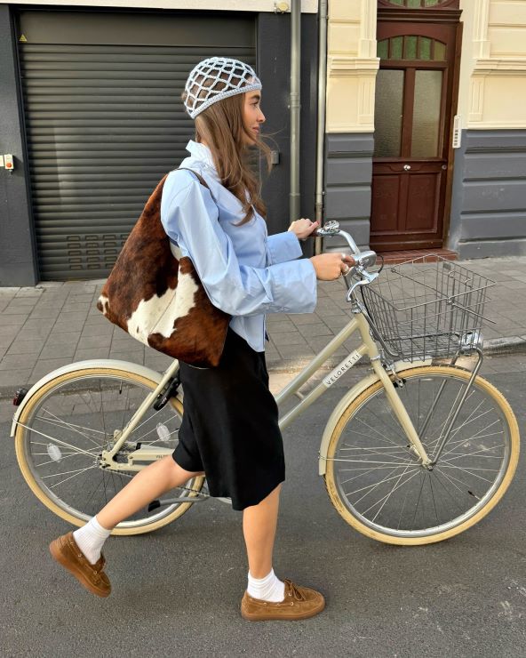 Street style inspiracija kako kombinirati ljetnu i jesensku odjeću