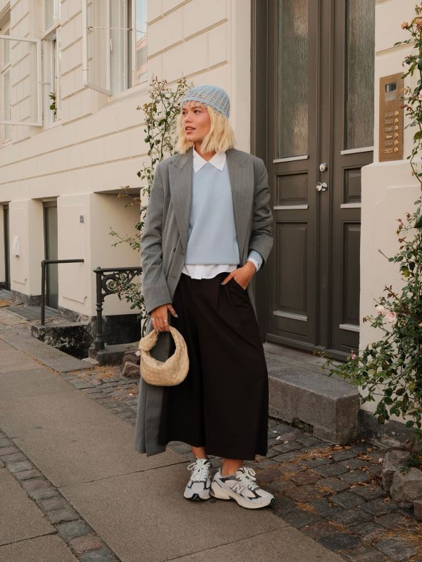 Street style inspiracija kako kombinirati ljetnu i jesensku odjeću