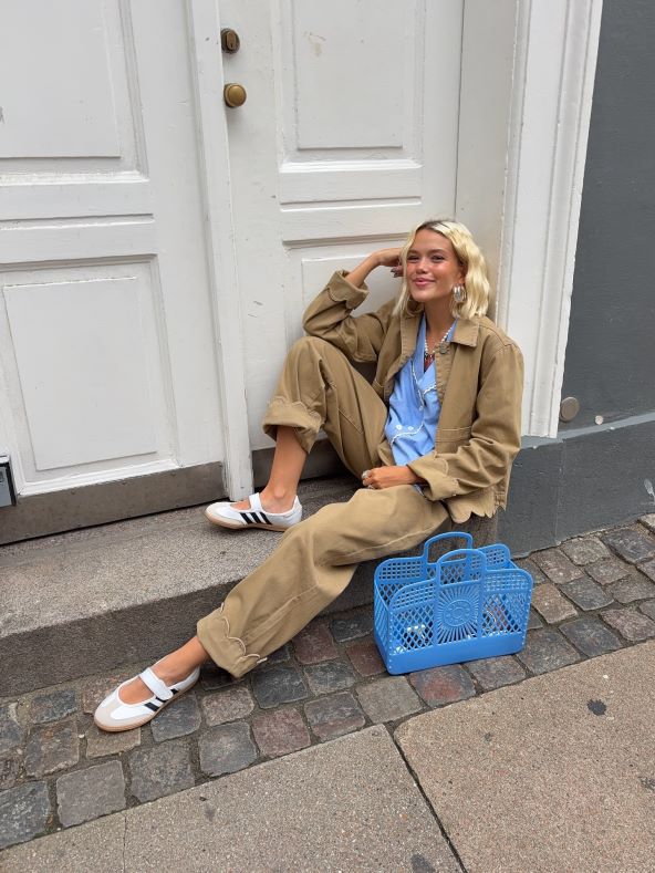 Street style inspiracija kako kombinirati ljetnu i jesensku odjeću