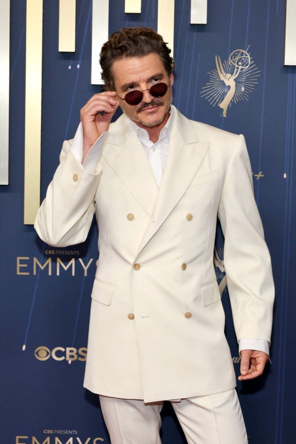 Pedro Pascal Emmy 2025 i odijelo koje je pokrenulo meme Three Blind Mice