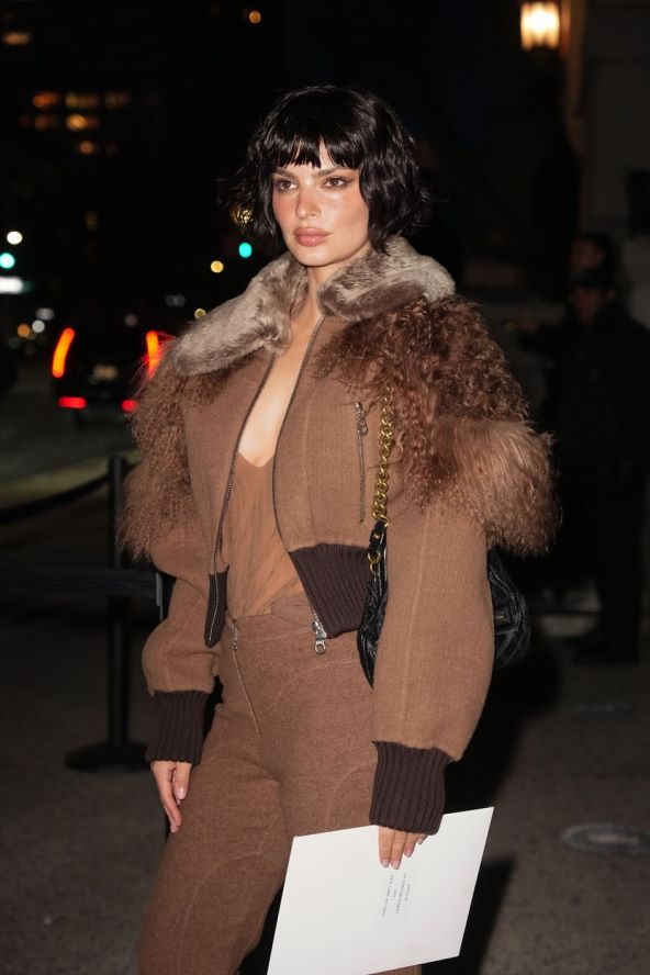 Emily Ratajkowski bob frizura revija Marc Jacobs