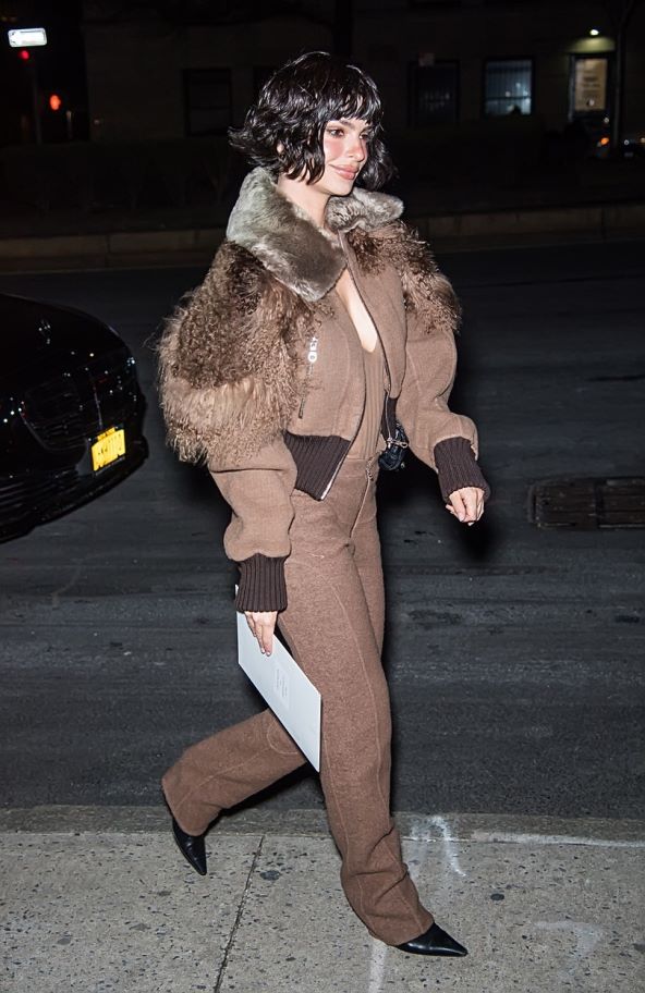 Emily Ratajkowski bob frizura revija Marc Jacobs