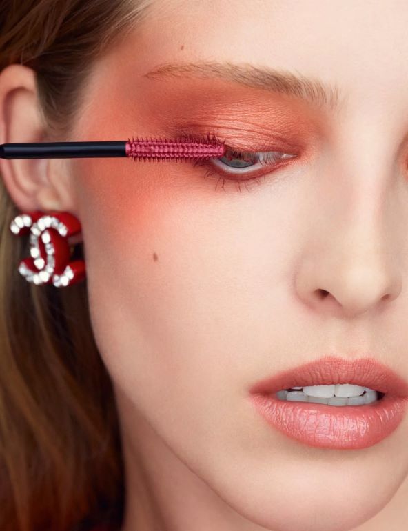 Beauty trend proljeće 2023 monochromatic make up look