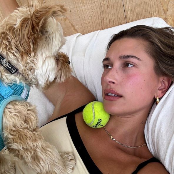 Hailey Bieber najavila strawberry girl summer trend