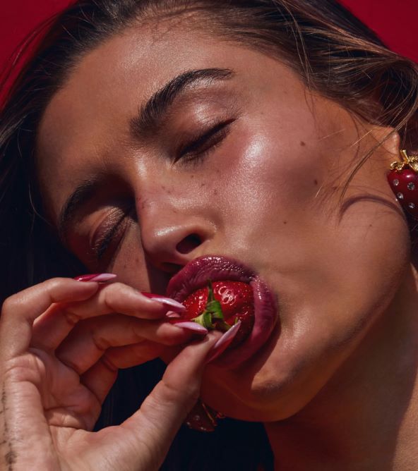 Hailey Bieber predstavila proizvod za njegu usana Strawberry Glaze