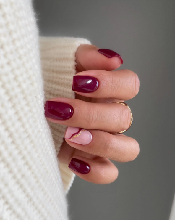 Burgundy nokti