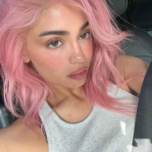 Kylie Jenner obojila kosu u ružičasto 