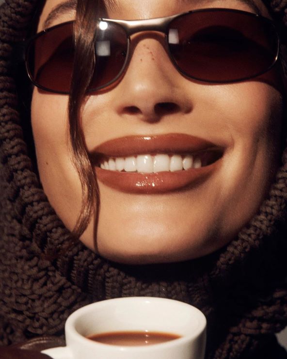 Espresso Lips trend smeđih usana za zimu 2024