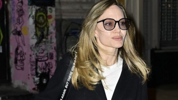 Frizura koja žene nakon 50 čini 10 godina starijima