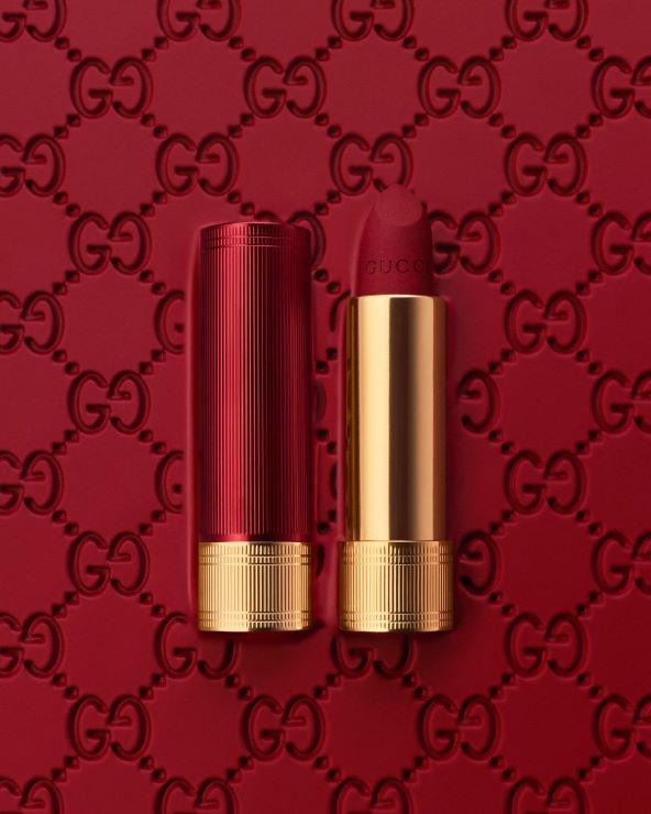 Neodoljiva crvena nijansa ruža za usne je Gucci Rosso Ancora