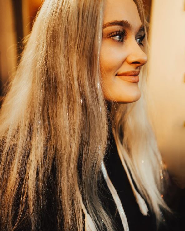 Tinsel Hair beauty trend za 2025