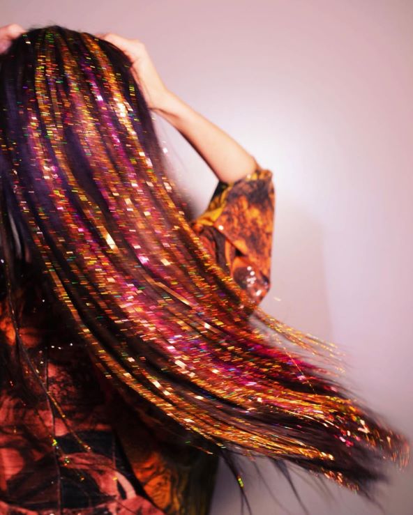 Tinsel Hair beauty trend za 2025