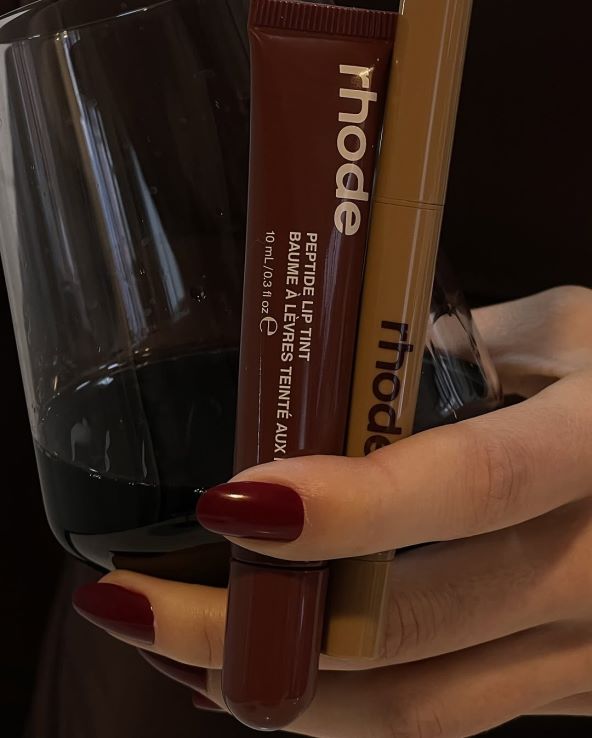 Berry Blush trend za proljeće 2025