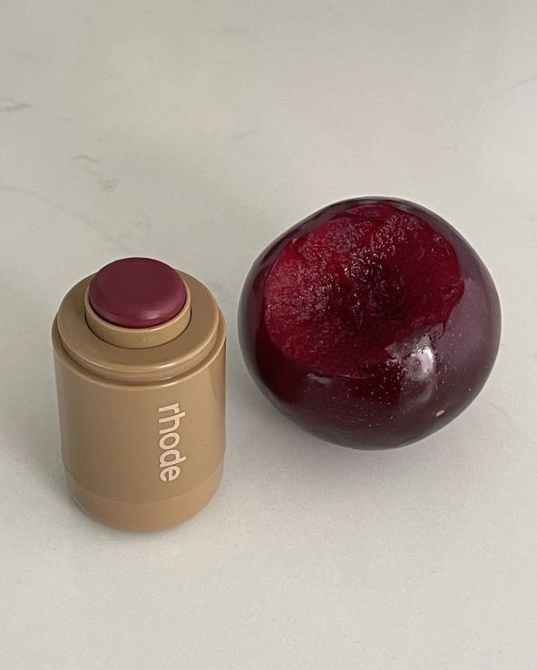 Berry Blush trend za proljeće 2025