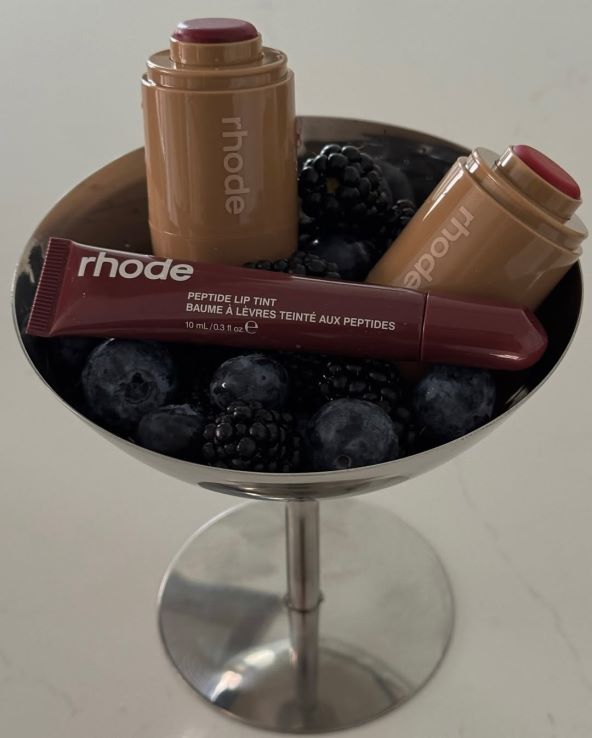 Berry Blush trend za proljeće 2025