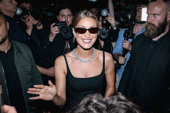 Bella Hadid plava kosa u Cannesu