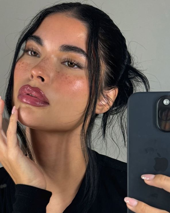 Berry Girl Summer makeup trend za ljeto 2025