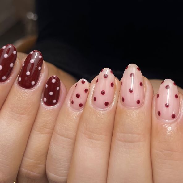 Polka dot nokti za ljeto 2025