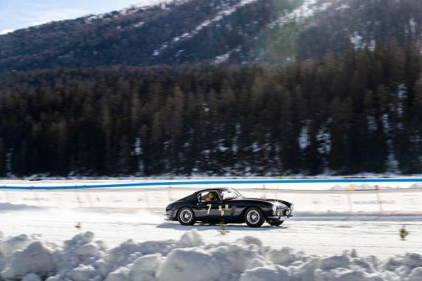 Vintage automobili na švicarskom jezeru Saint Moritz