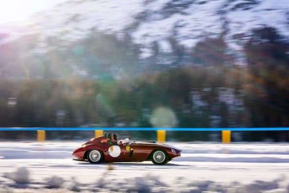 Vintage automobili na švicarskom jezeru Saint Moritz