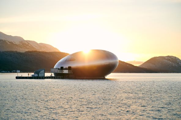 Impresivan restoran Iris s norveškog fjorda