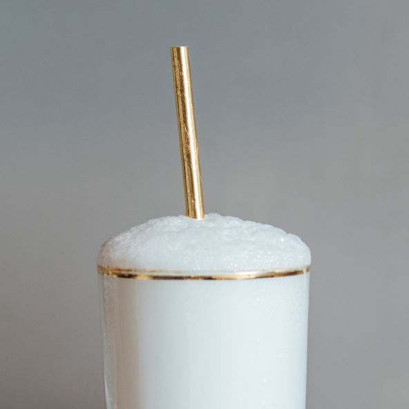 Pripremite osvježavajući koktel gin fizz