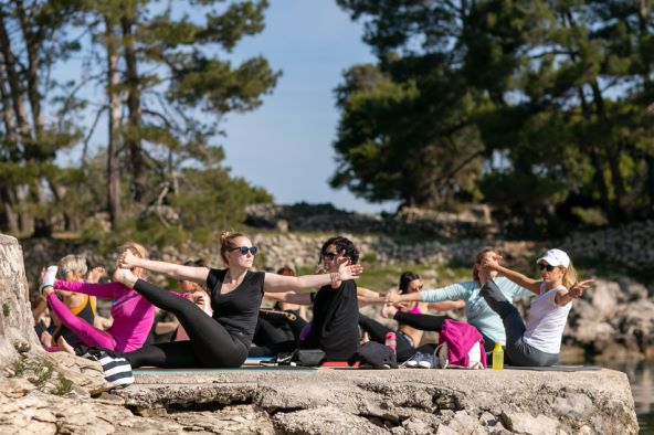 Održan je Sensa Yoga Pure Energy Retreat u hotelu Manora u Nerezinama