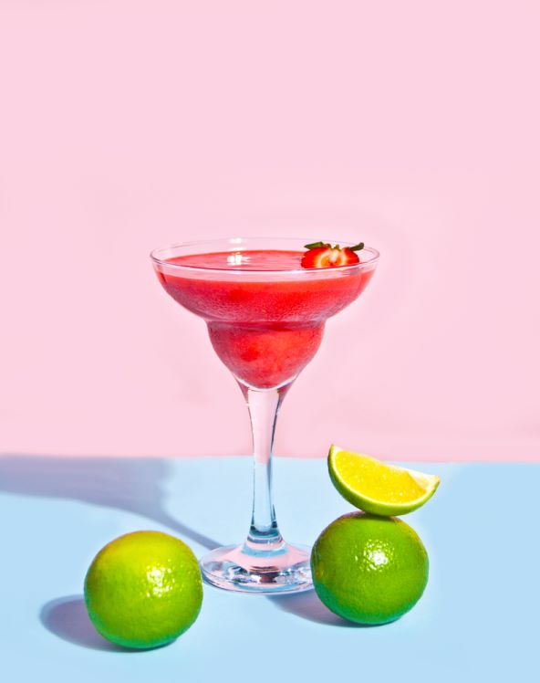 Pripremite koktel Daiquiri s jagodama