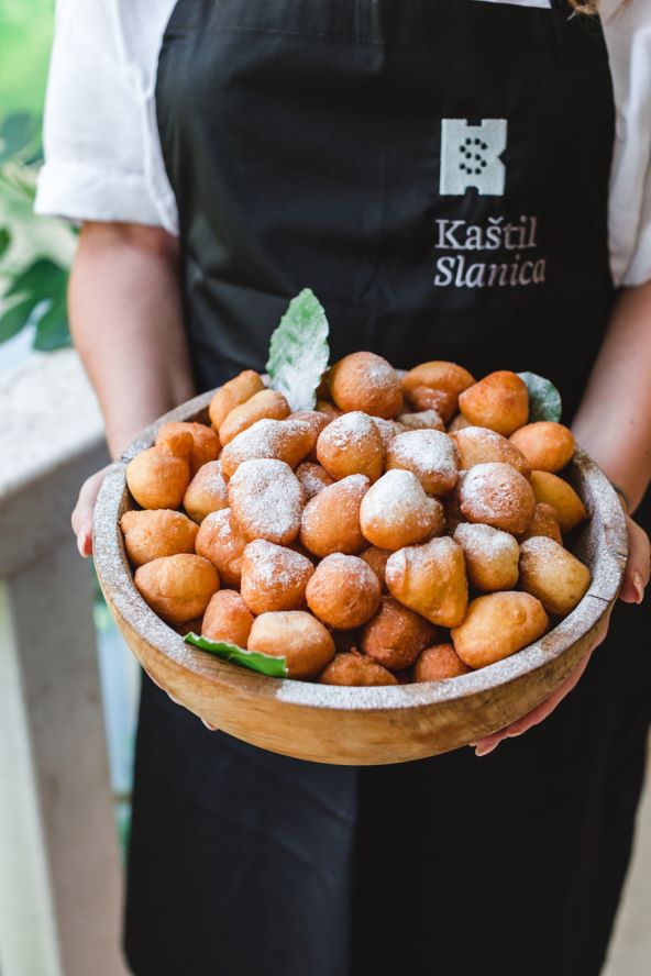 Okusi stoljetnih recepata dalmatinske kuhinje retorana Kaštil Slanica