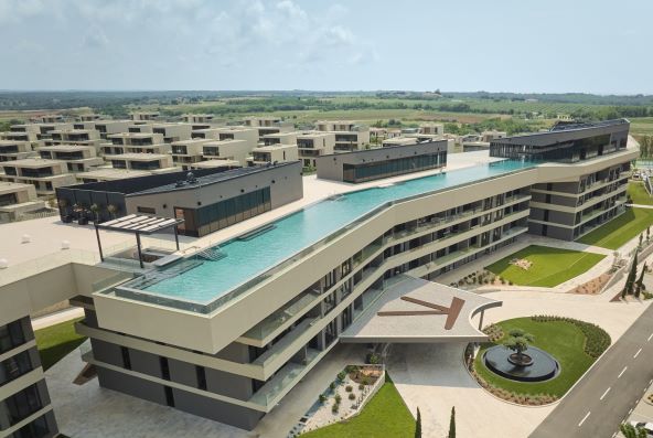U Savudriji otvoren Petram Resort & Residences s najdužim infinity krovnim bazenom u Europi