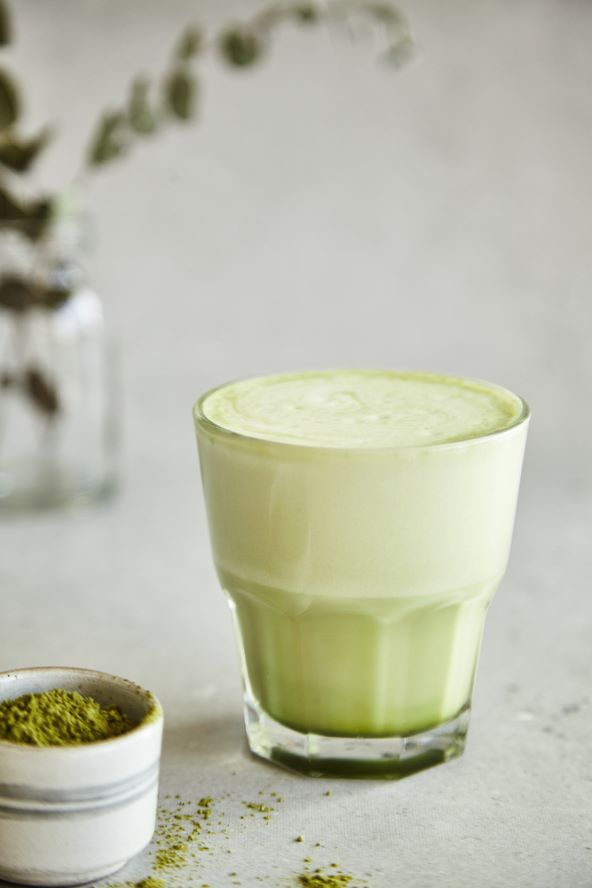 Recepti za matcha latte, kurkuma latte i chai latte