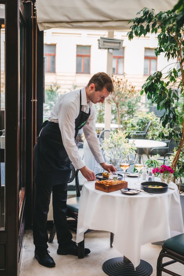 Chefica Ana Grgić Tomić predstvalja ljetni jelovnik za Esplanadin Le Bistro