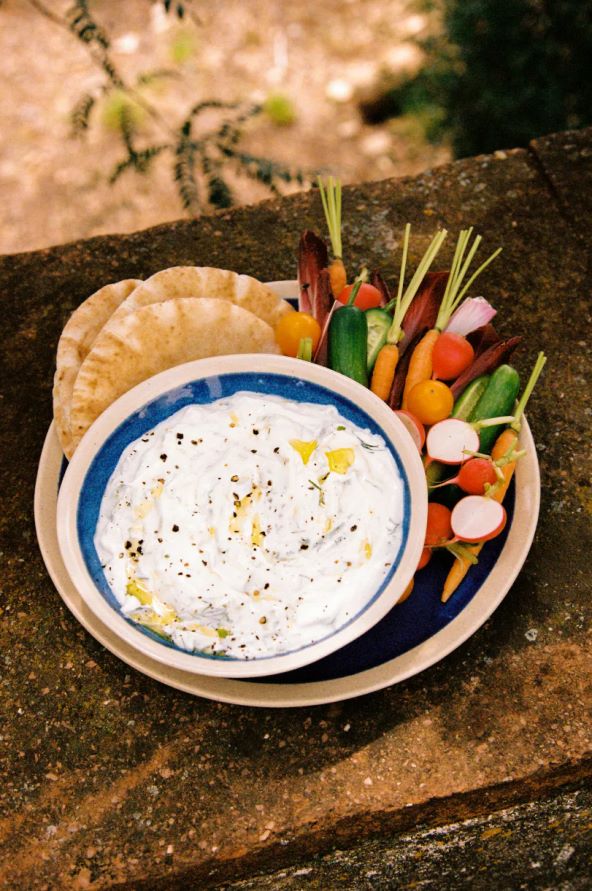 Pripremite tzatziki umak od svježih krastavaca