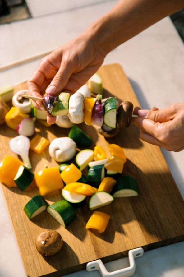 Recept za pripremu kukuruza na žaru i ražnjića od povrća