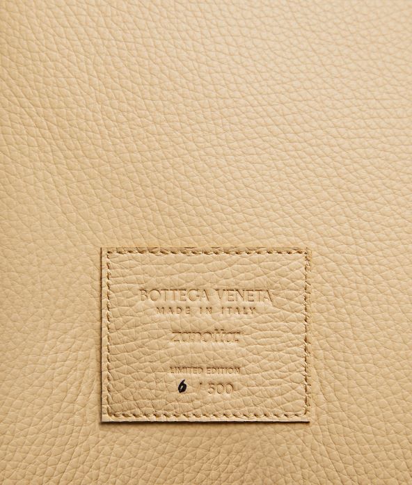 Zavirite u svijet limitirane kolekcije Bottega Veneta sjedalica sa životinjskim likovima