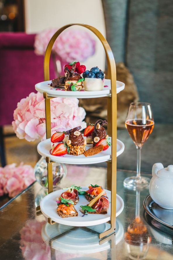 Pink popodnevni čaj u hotelu Esplanade