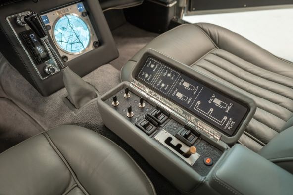 Na aukciju ide Aston Martin DB5 automobil iz James Bonda
