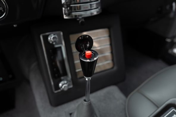 Na aukciju ide Aston Martin DB5 automobil iz James Bonda