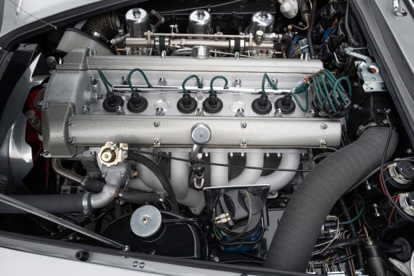 Na aukciju ide Aston Martin DB5 automobil iz James Bonda