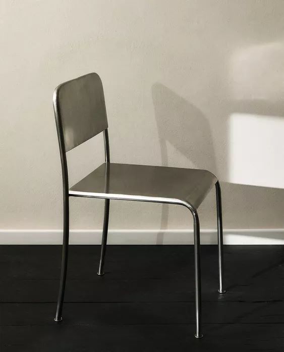 Za moderno uređen prostor birajte metalne detalje