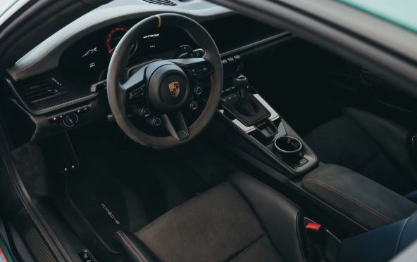 Dua Lipa dizajnirala model Porsche automobila