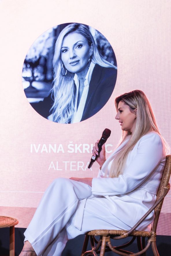 Ivana Škrlec na simpoziju na Tenerifima