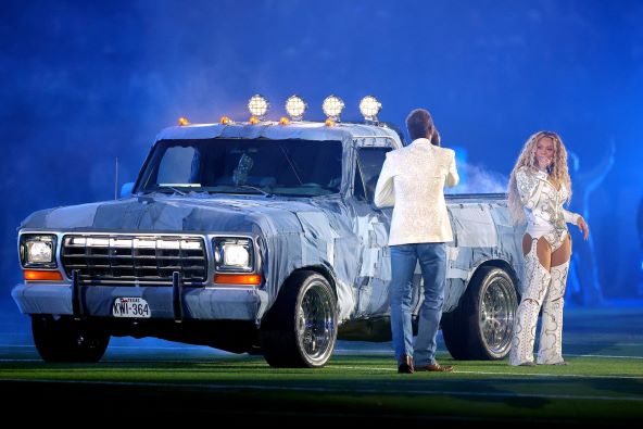 Beyonce nastupila na božićnom super bowlu