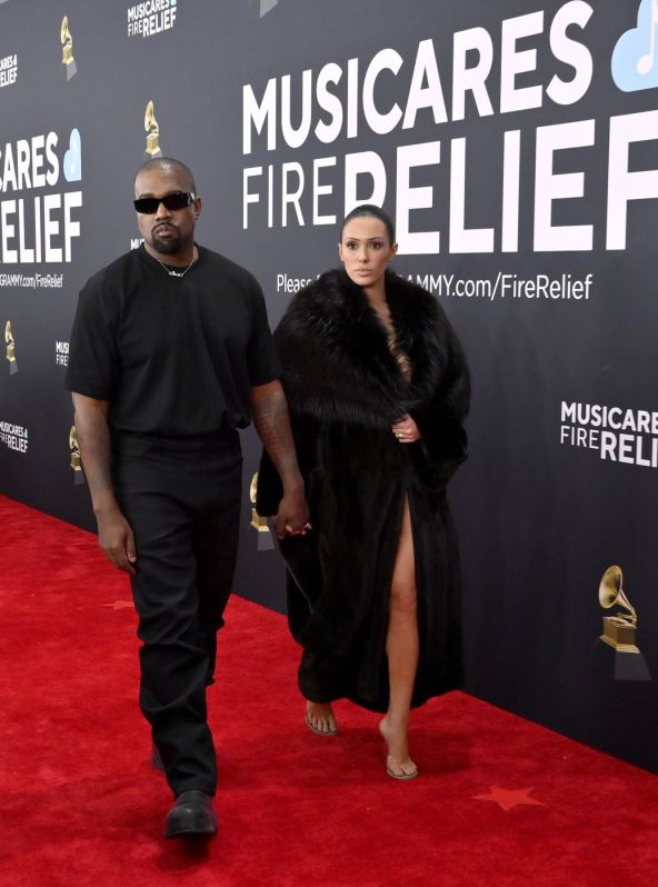 Kanye West i Bianca Censori priredili show na Grammy red carpetu