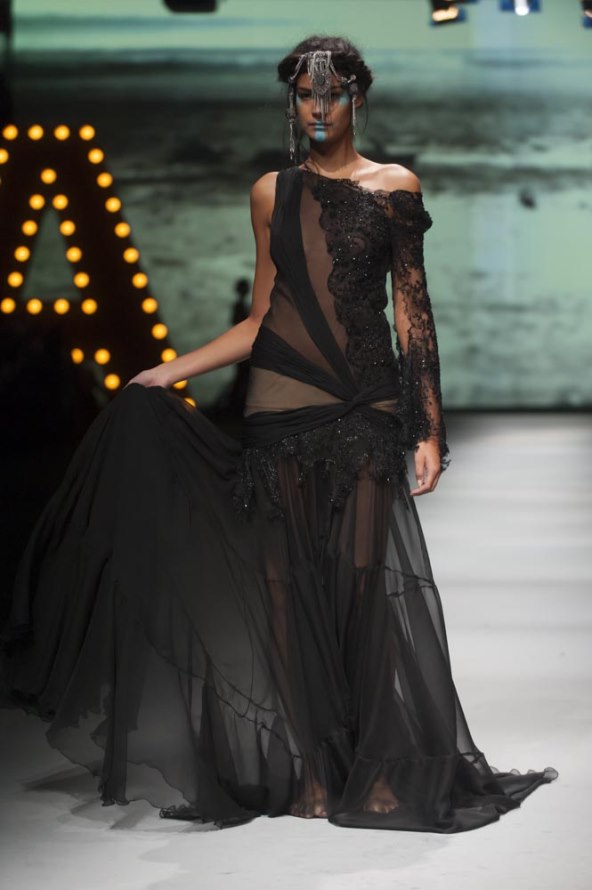 Orijentalna moda Matije Vuice oduševila poznate face u prvom redu 